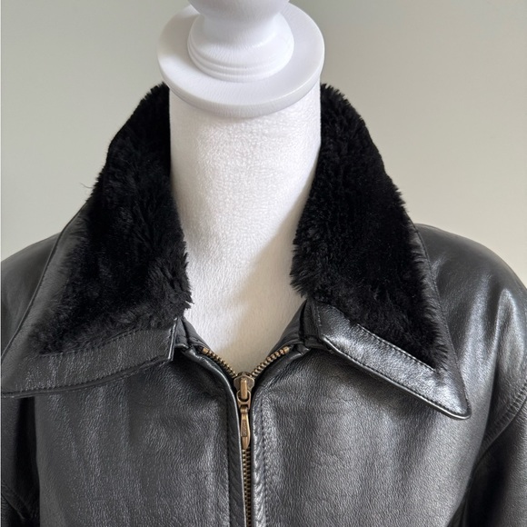 Wilson Black Leather Jacket with Removable Faux Fur Collar Y2K 90’s - Picture 2 of 10